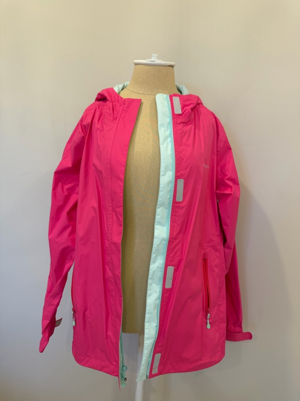 Vineyard Vines Women’s Hot Pink Rain Jacket with Mint Trim